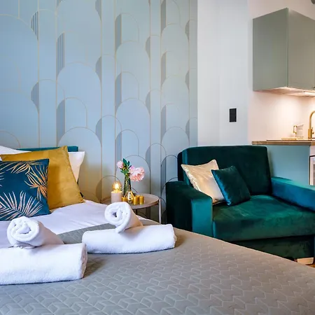 Quiet Courtyard By Tyzenhauz Apartman *