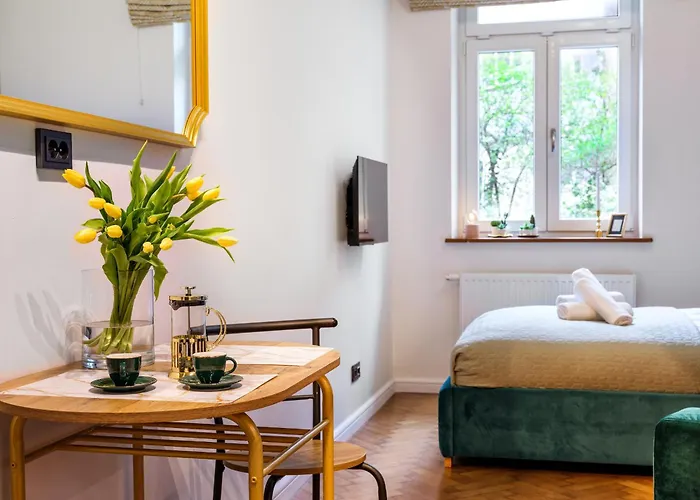 Quiet Courtyard By Tyzenhauz Apartman