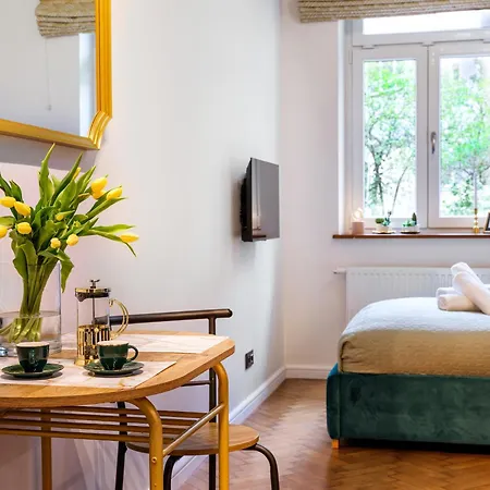 Quiet Courtyard By Tyzenhauz 아파트